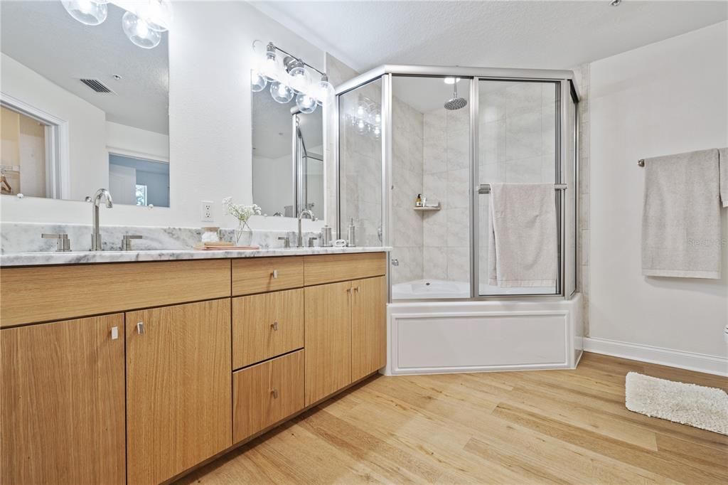 待售: $750,000 (2 贝兹, 2 浴室, 1640 平方英尺)