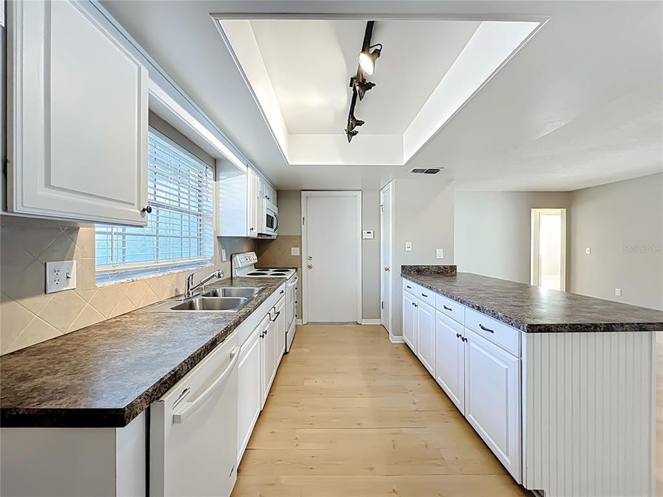 For Sale: $479,900 (3 beds, 2 baths, 1651 Square Feet)