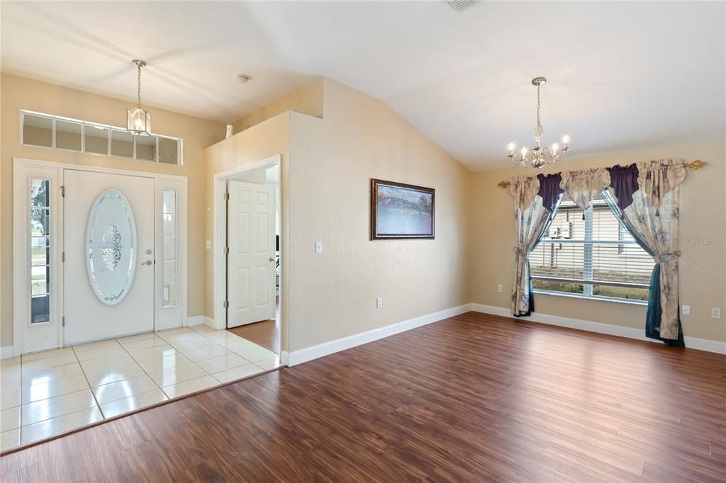 待售: $325,000 (4 贝兹, 2 浴室, 1846 平方英尺)