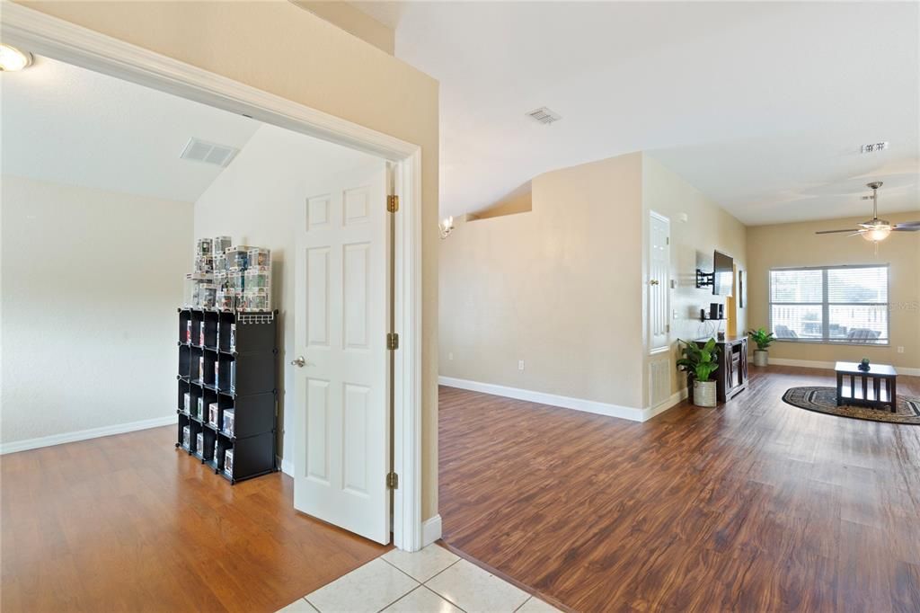 待售: $325,000 (4 贝兹, 2 浴室, 1846 平方英尺)