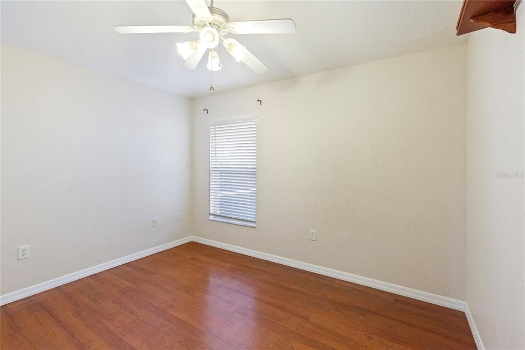 待售: $325,000 (4 贝兹, 2 浴室, 1846 平方英尺)