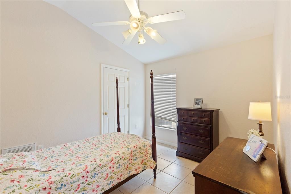 待售: $325,000 (4 贝兹, 2 浴室, 1846 平方英尺)