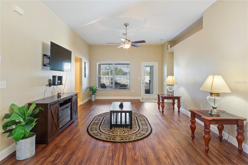 待售: $325,000 (4 贝兹, 2 浴室, 1846 平方英尺)