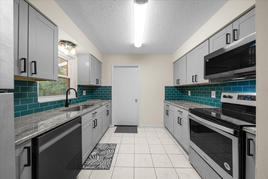 For Sale: $274,900 (3 beds, 1 baths, 1175 Square Feet)