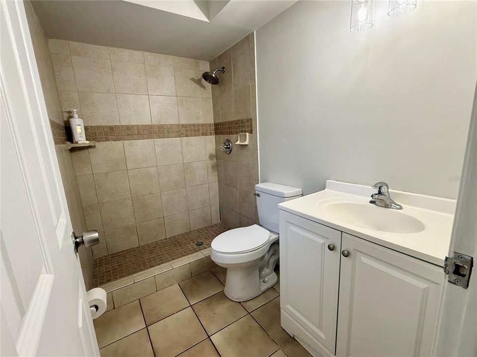 For Rent: $1,800 (2 beds, 2 baths, 1040 Square Feet)