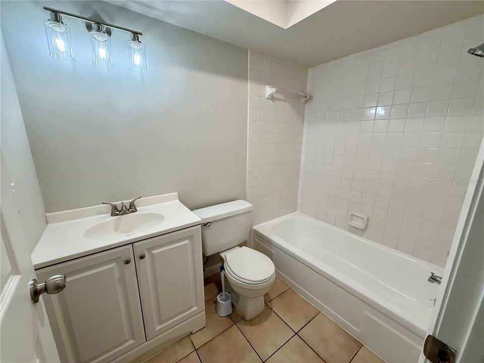 For Rent: $1,800 (2 beds, 2 baths, 1040 Square Feet)