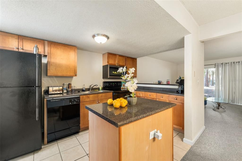 На продажу: $139,900 (2 спален, 2 ванн, 1070 Квадратных фут)