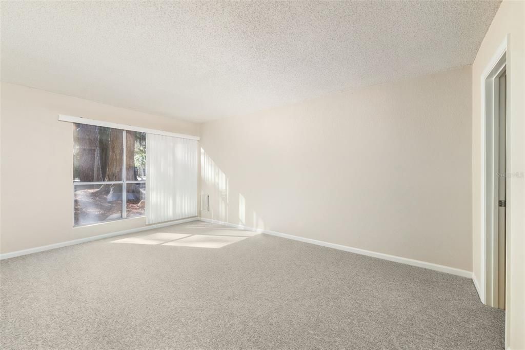 На продажу: $139,900 (2 спален, 2 ванн, 1070 Квадратных фут)