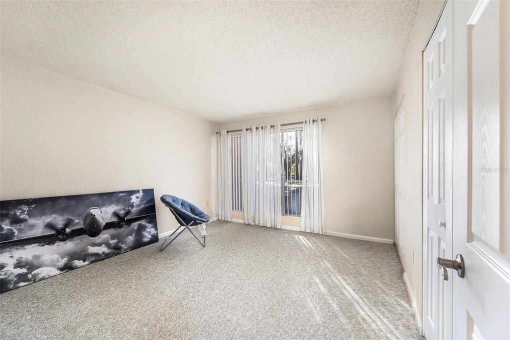 На продажу: $139,900 (2 спален, 2 ванн, 1070 Квадратных фут)