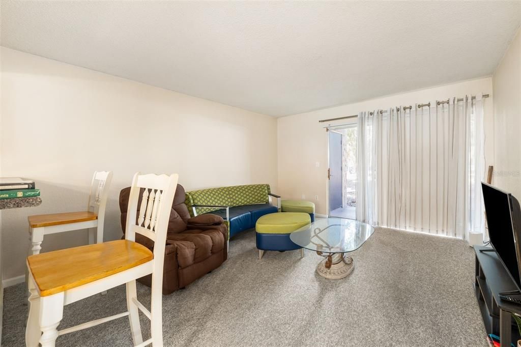 На продажу: $139,900 (2 спален, 2 ванн, 1070 Квадратных фут)