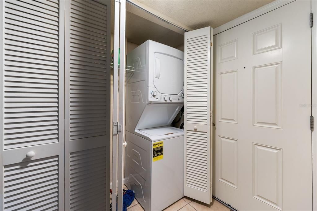 На продажу: $139,900 (2 спален, 2 ванн, 1070 Квадратных фут)