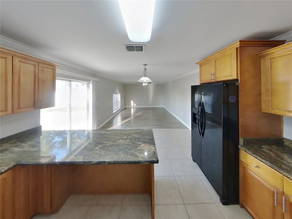 出租: $2,419 (5 贝兹, 2 浴室, 2852 平方英尺)