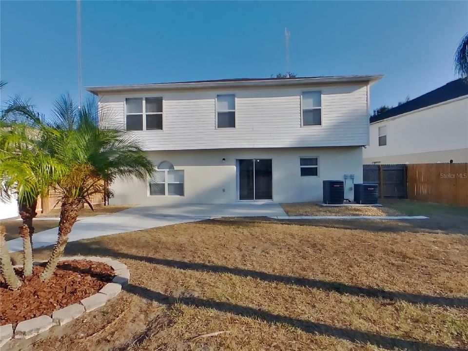 出租: $2,419 (5 贝兹, 2 浴室, 2852 平方英尺)