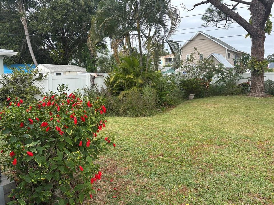 For Sale: $399,900 (2 beds, 1 baths, 904 Square Feet)