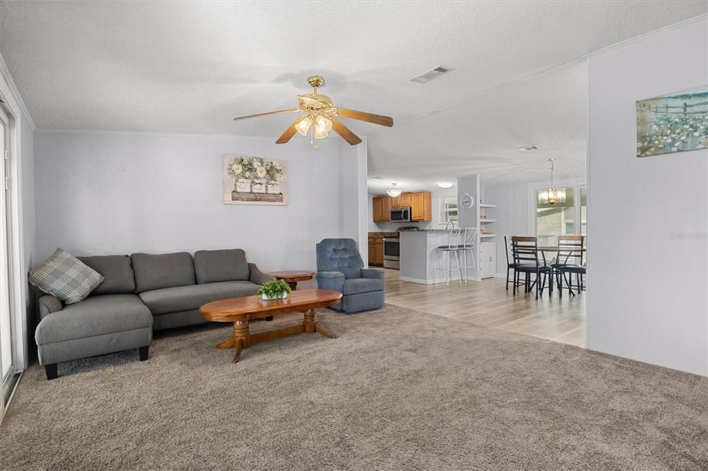 На продажу: $185,000 (3 спален, 2 ванн, 1296 Квадратных фут)