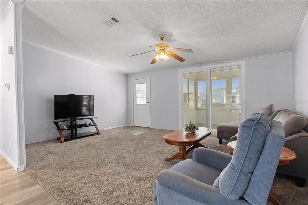 На продажу: $185,000 (3 спален, 2 ванн, 1296 Квадратных фут)