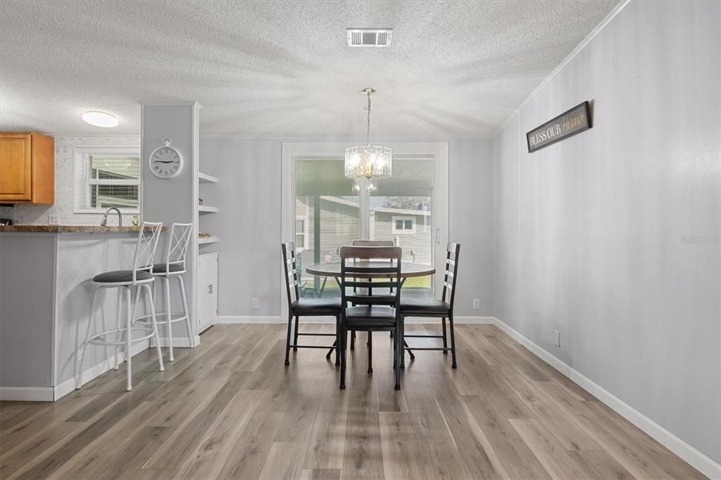 На продажу: $185,000 (3 спален, 2 ванн, 1296 Квадратных фут)