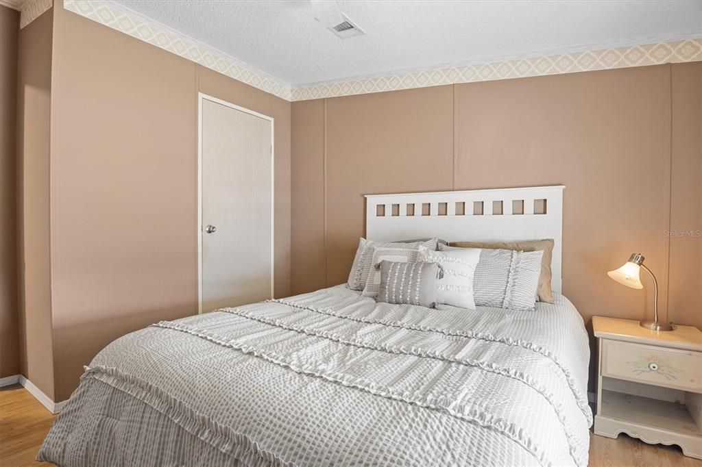 На продажу: $185,000 (3 спален, 2 ванн, 1296 Квадратных фут)