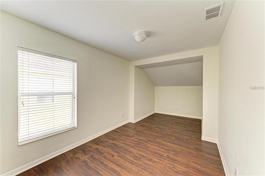 出租: $2,500 (4 贝兹, 2 浴室, 1868 平方英尺)