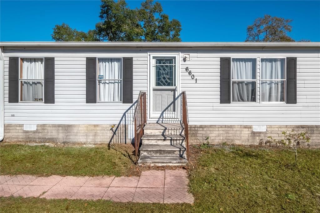 For Sale: $180,000 (3 beds, 2 baths, 1296 Square Feet)