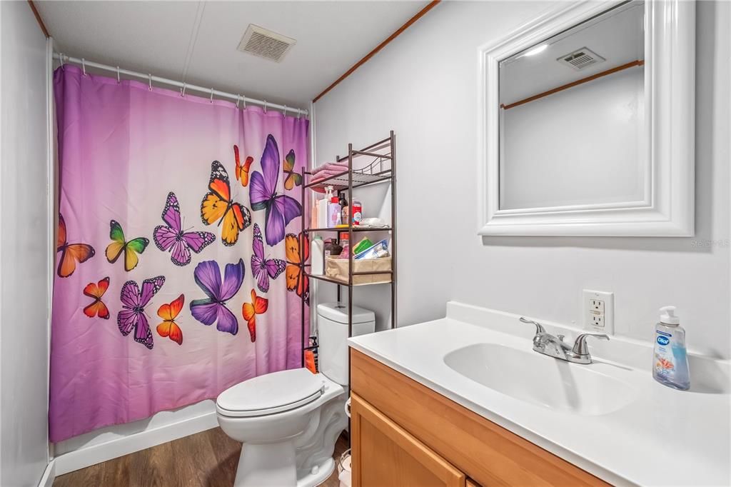 For Sale: $180,000 (3 beds, 2 baths, 1296 Square Feet)