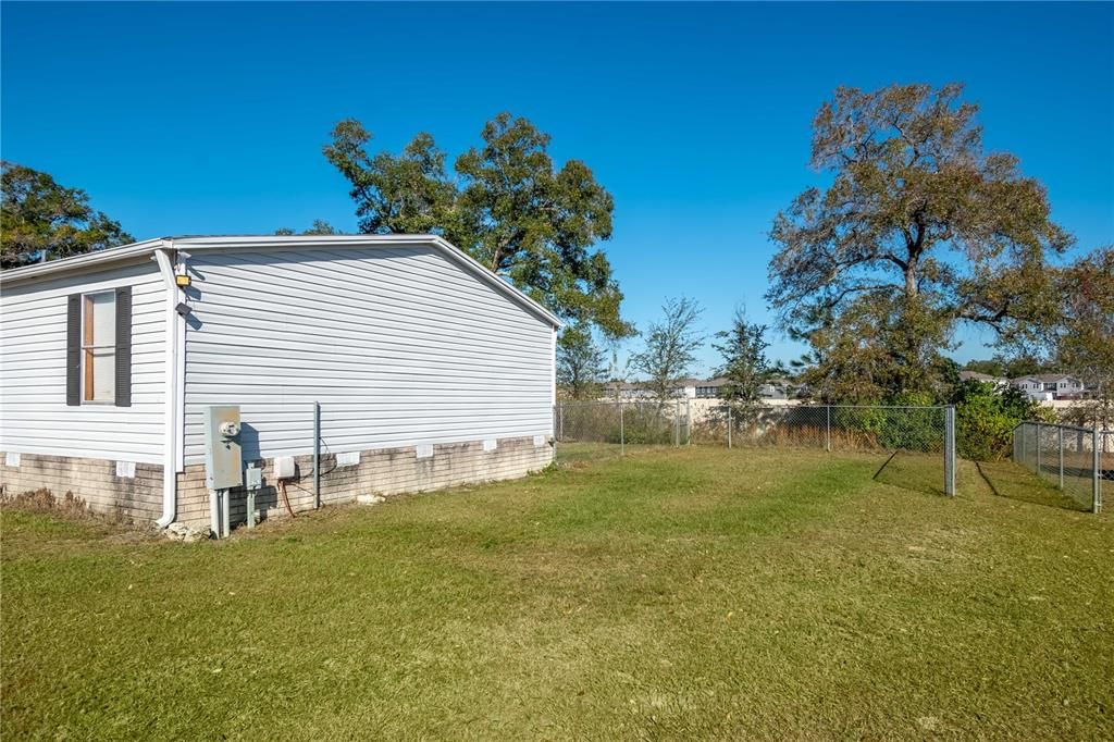 For Sale: $180,000 (3 beds, 2 baths, 1296 Square Feet)