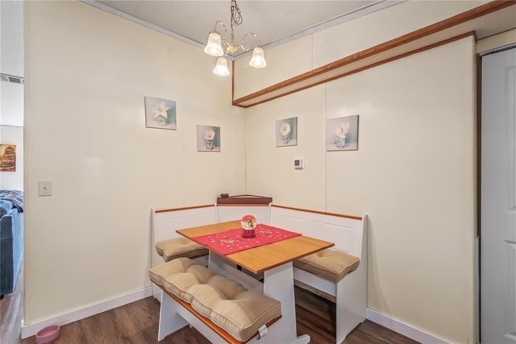 For Sale: $180,000 (3 beds, 2 baths, 1296 Square Feet)