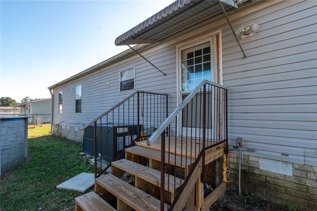 For Sale: $180,000 (3 beds, 2 baths, 1296 Square Feet)