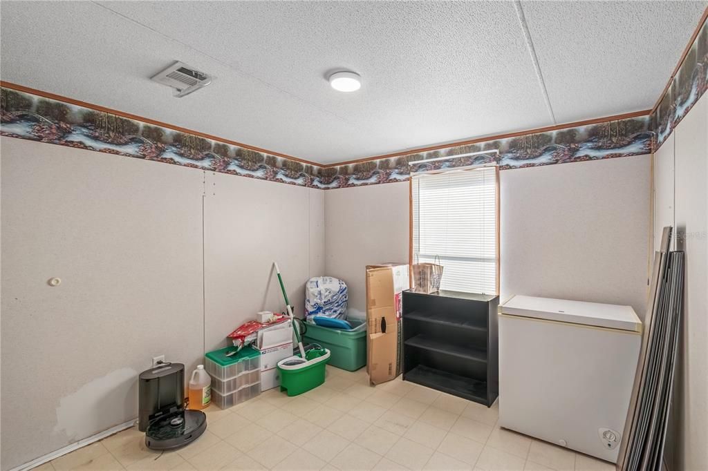 For Sale: $180,000 (3 beds, 2 baths, 1296 Square Feet)