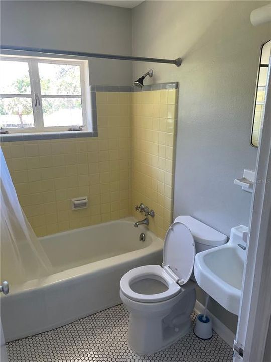 For Rent: $1,825 (2 beds, 2 baths, 1120 Square Feet)