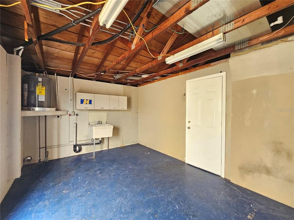 For Rent: $1,450 (2 beds, 1 baths, 816 Square Feet)