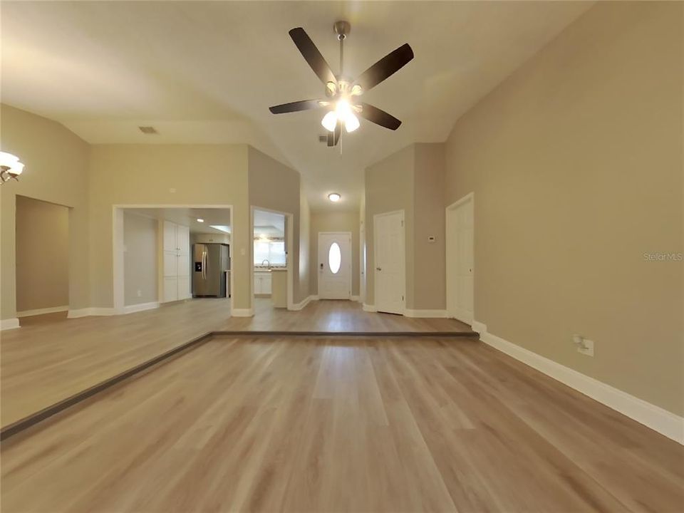 出租: $2,379 (3 贝兹, 2 浴室, 1946 平方英尺)