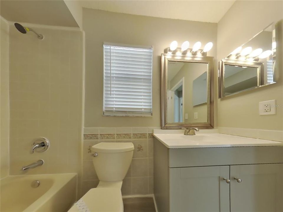 出租: $2,379 (3 贝兹, 2 浴室, 1946 平方英尺)