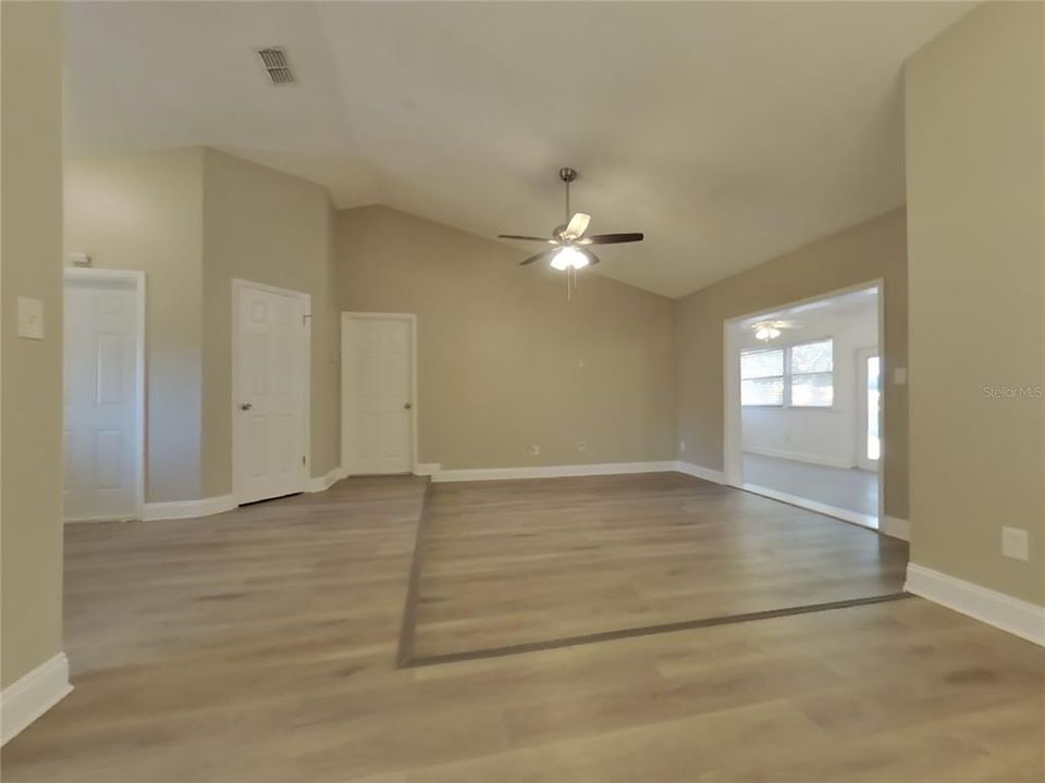 出租: $2,379 (3 贝兹, 2 浴室, 1946 平方英尺)