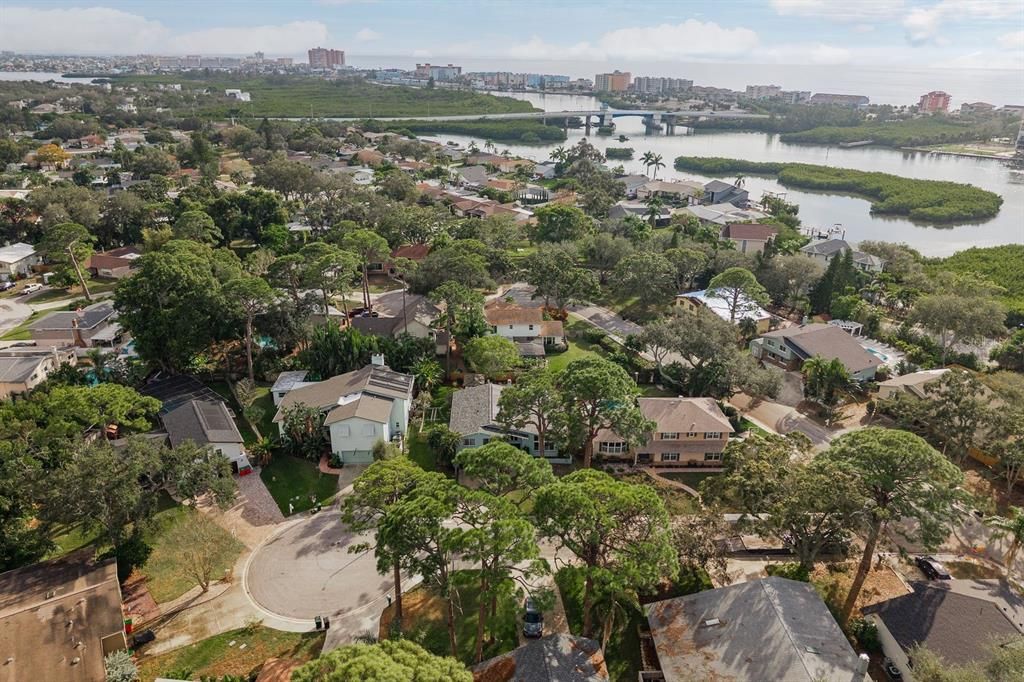 合同活跃: $700,000 (4 贝兹, 2 浴室, 2510 平方英尺)