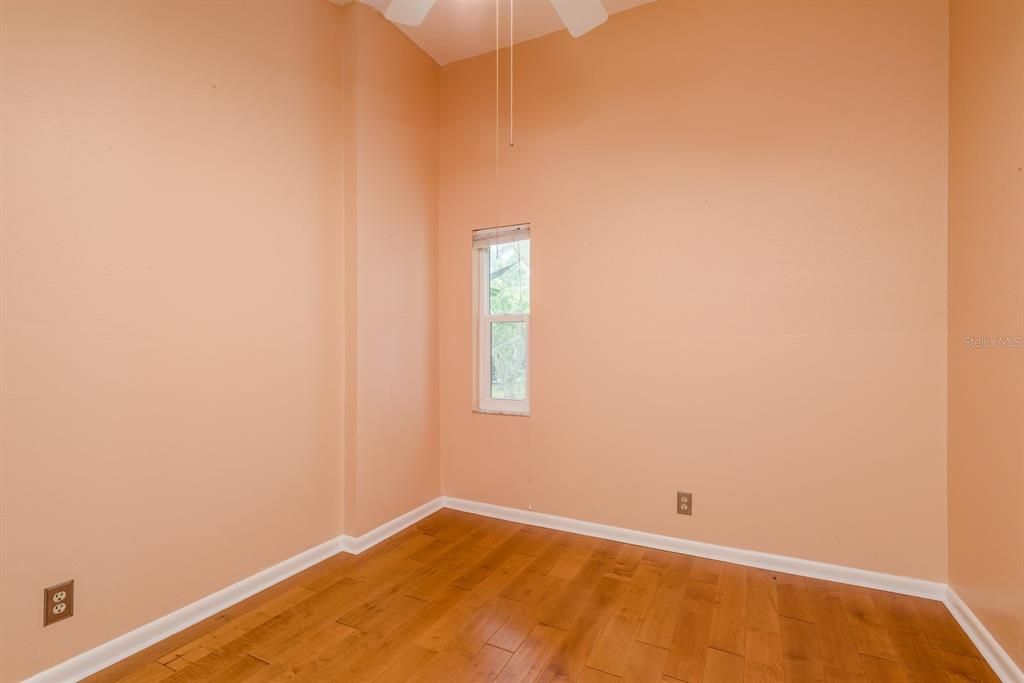 合同活跃: $700,000 (4 贝兹, 2 浴室, 2510 平方英尺)