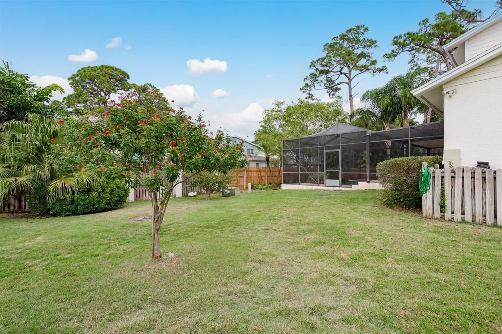 合同活跃: $700,000 (4 贝兹, 2 浴室, 2510 平方英尺)