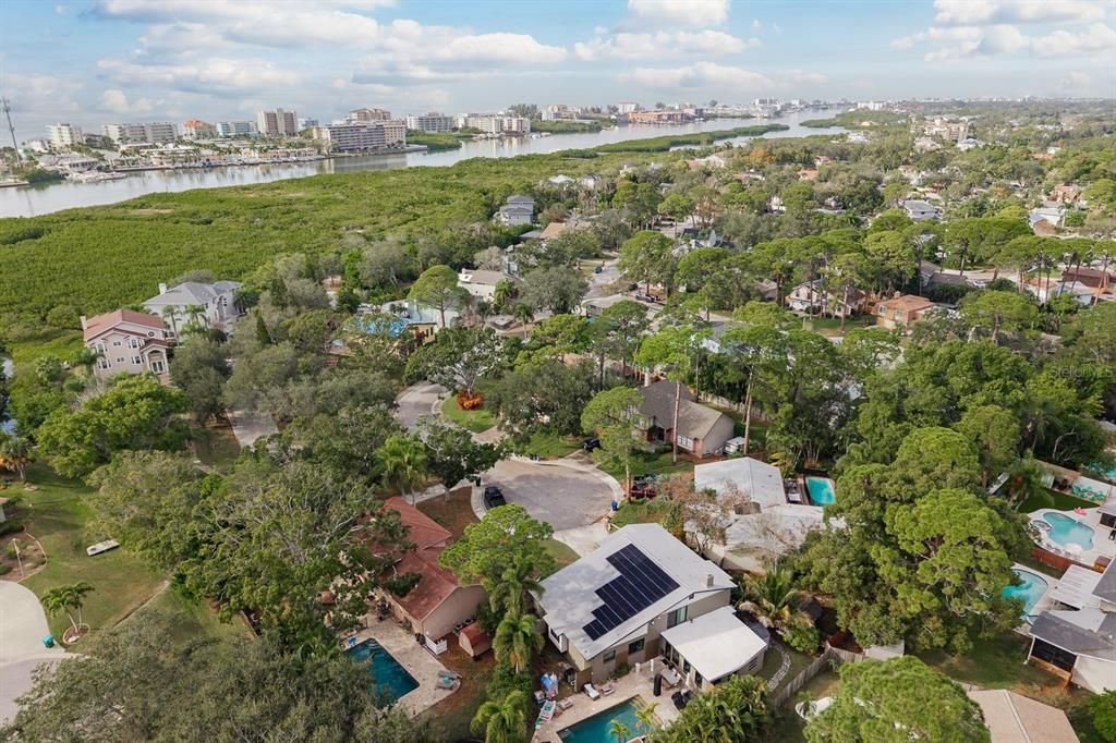 合同活跃: $700,000 (4 贝兹, 2 浴室, 2510 平方英尺)