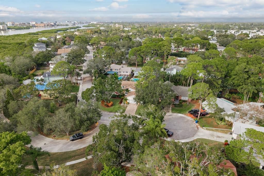 合同活跃: $700,000 (4 贝兹, 2 浴室, 2510 平方英尺)