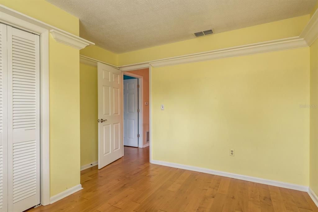 合同活跃: $700,000 (4 贝兹, 2 浴室, 2510 平方英尺)