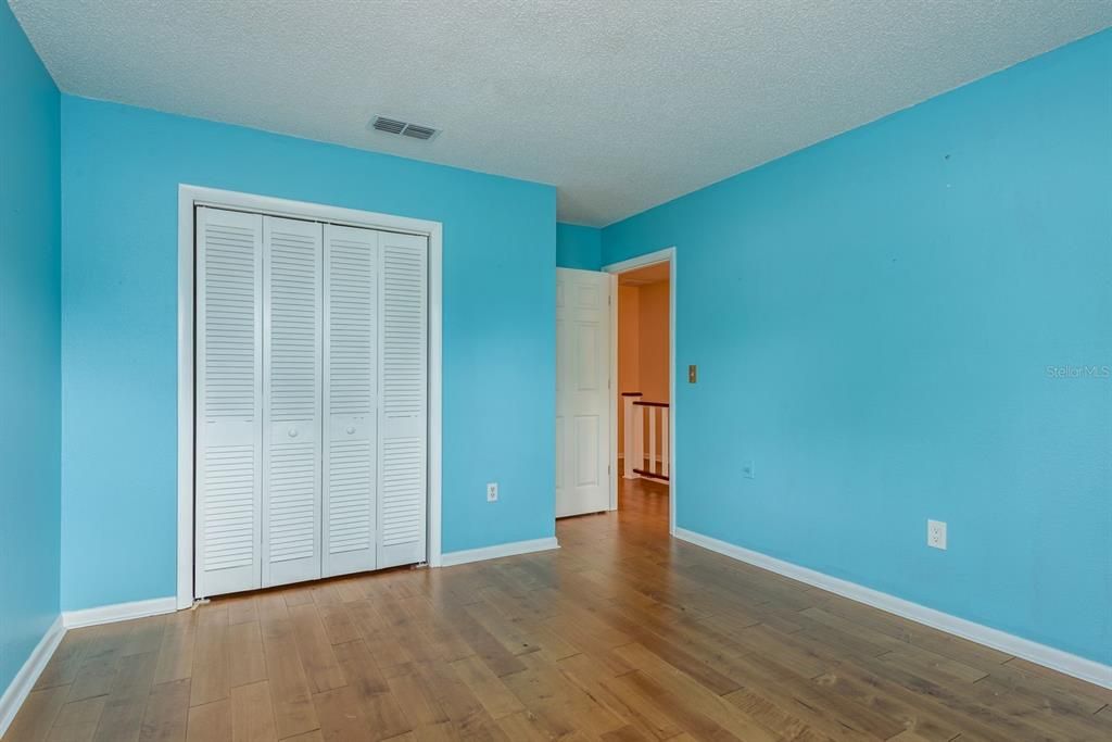 合同活跃: $700,000 (4 贝兹, 2 浴室, 2510 平方英尺)