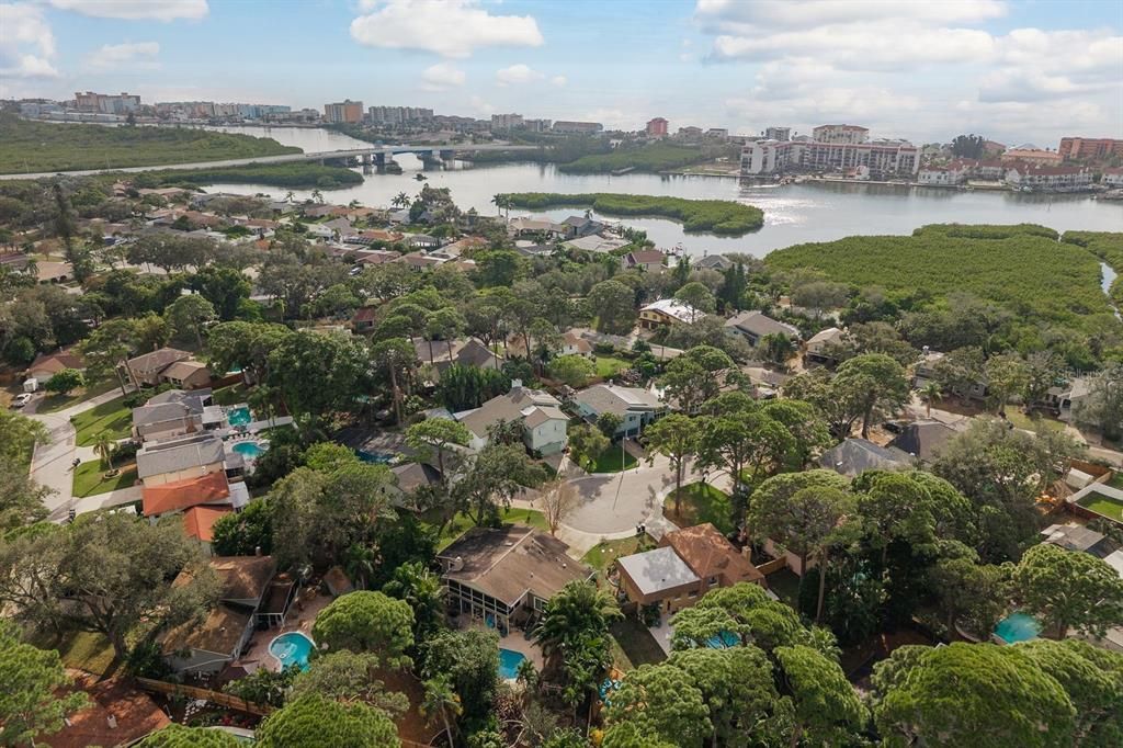 合同活跃: $700,000 (4 贝兹, 2 浴室, 2510 平方英尺)