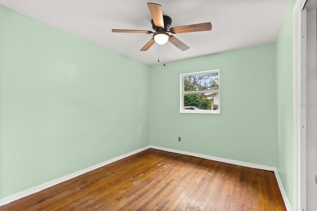 На продажу: $249,900 (2 спален, 1 ванн, 1006 Квадратных фут)