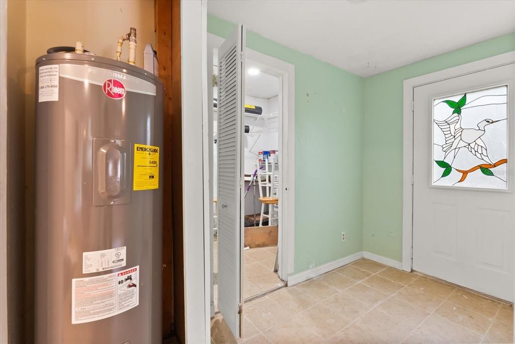 На продажу: $249,900 (2 спален, 1 ванн, 1006 Квадратных фут)