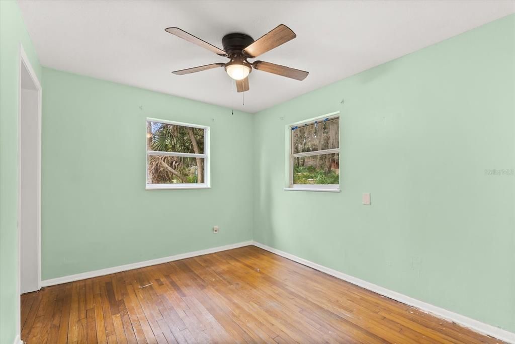 На продажу: $249,900 (2 спален, 1 ванн, 1006 Квадратных фут)