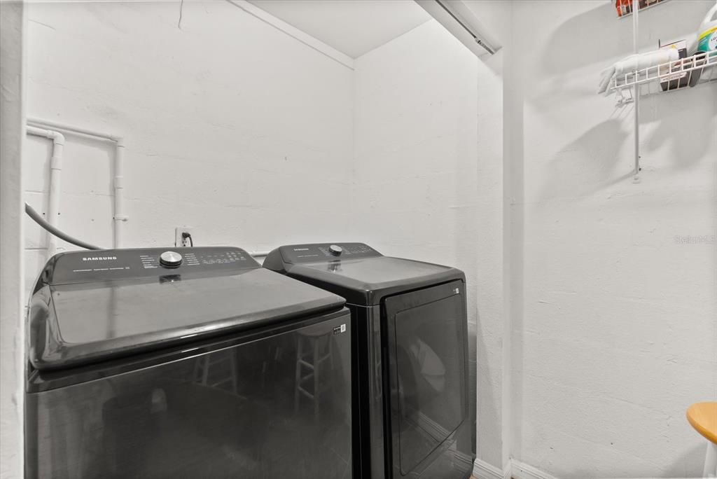 На продажу: $249,900 (2 спален, 1 ванн, 1006 Квадратных фут)