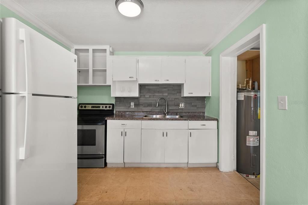 На продажу: $249,900 (2 спален, 1 ванн, 1006 Квадратных фут)