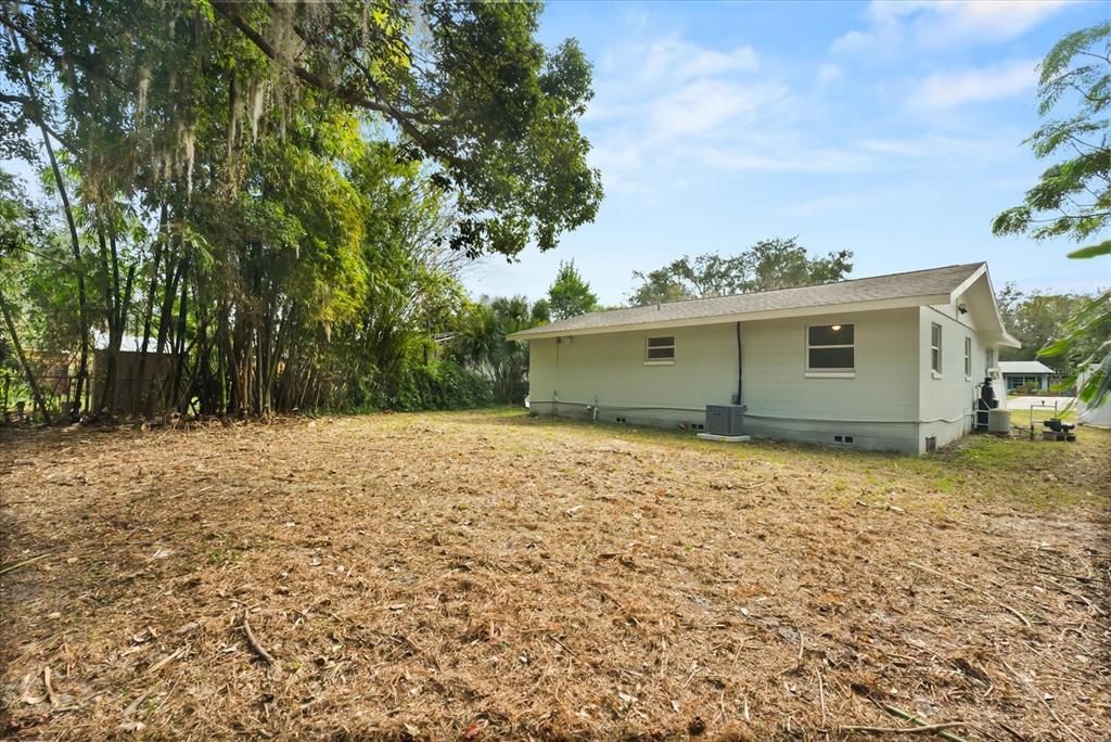 На продажу: $249,900 (2 спален, 1 ванн, 1006 Квадратных фут)