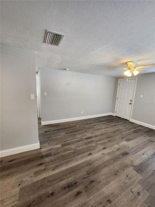 For Rent: $1,295 (2 beds, 1 baths, 900 Square Feet)