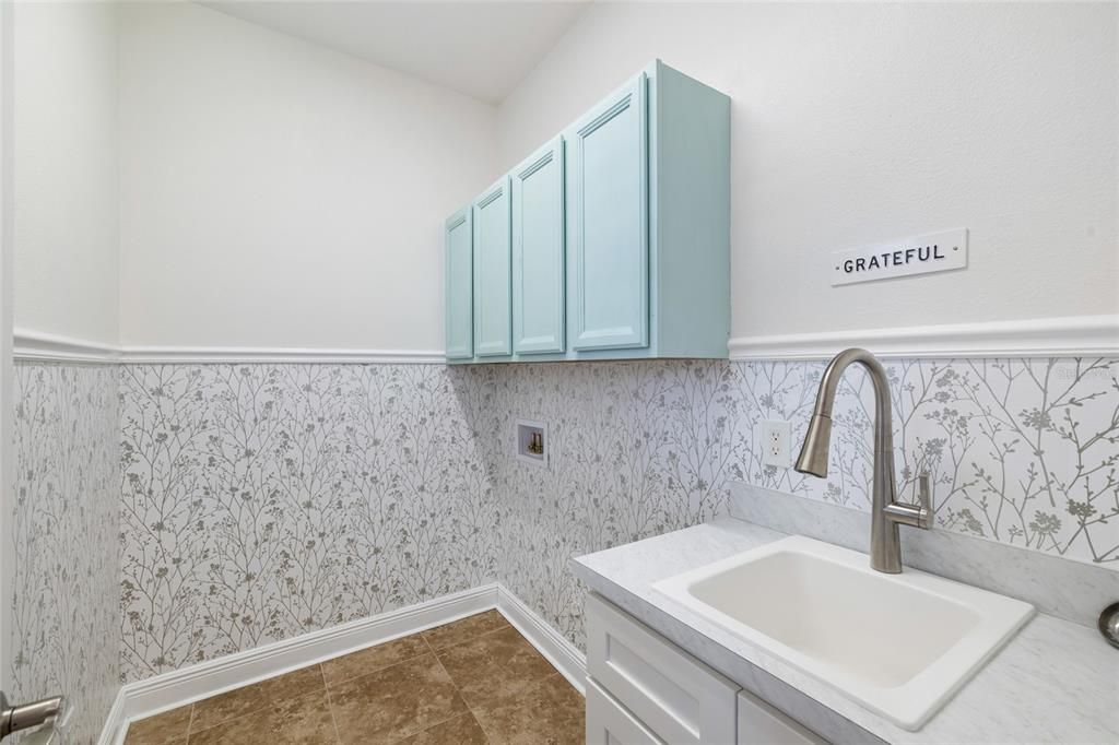 For Sale: $925,000 (5 beds, 3 baths, 3436 Square Feet)